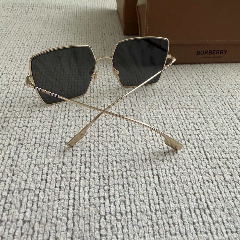 Burberry Women's Sunglasses in Black and Gold - Picture 2 of 9